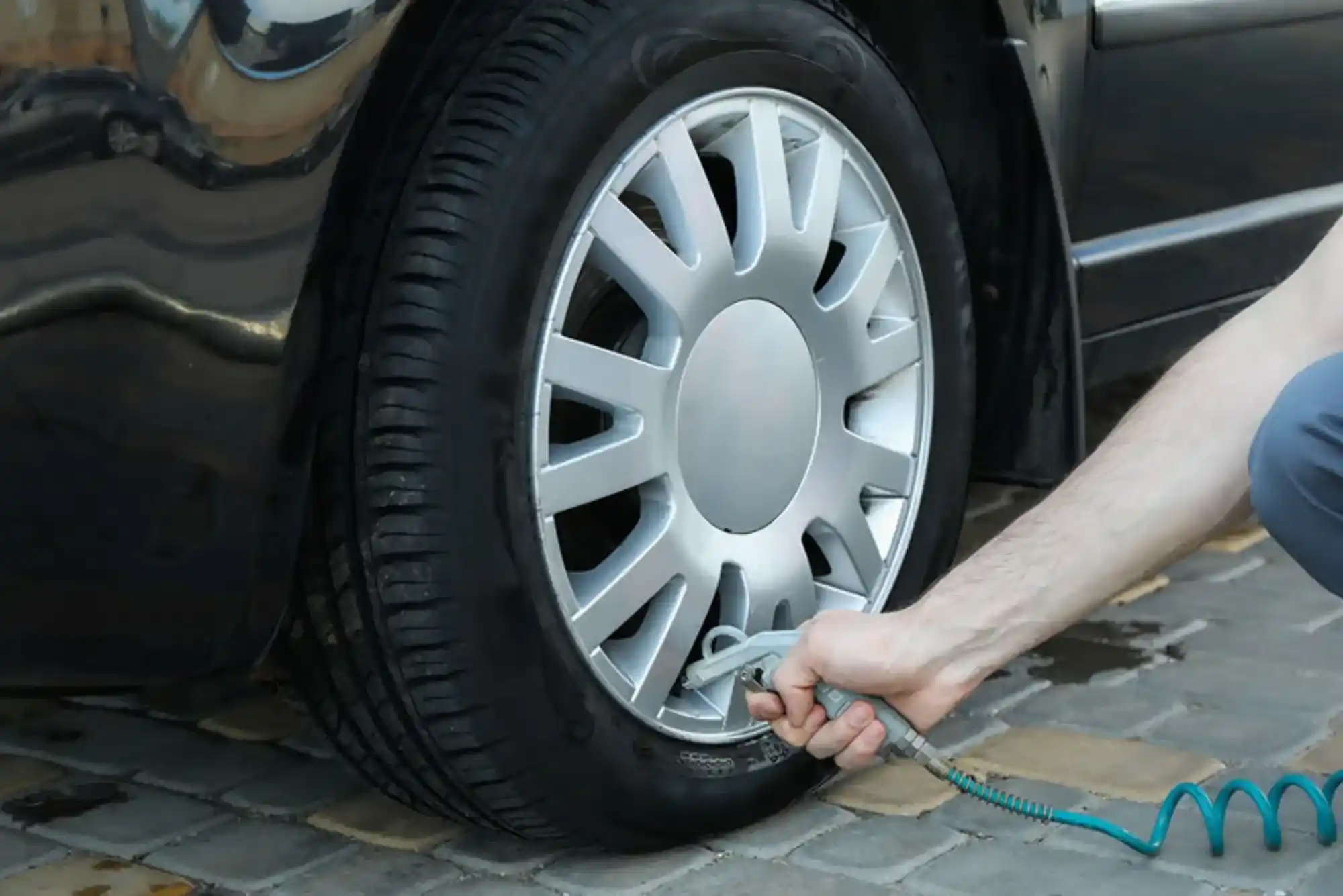 How to Inflate Tyres to the Correct Pressure