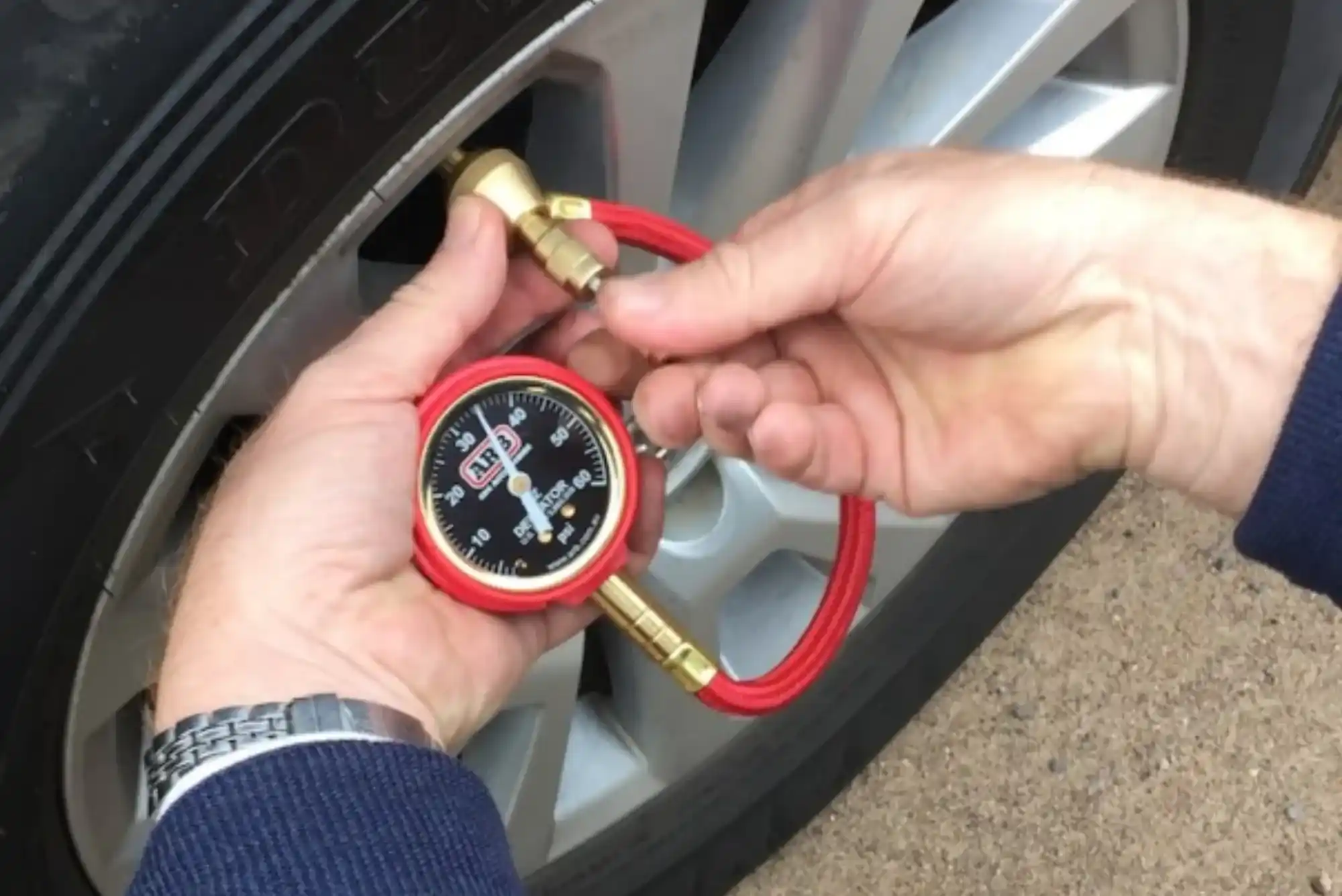 How to Determine the Correct Tyre Pressure for Your Car