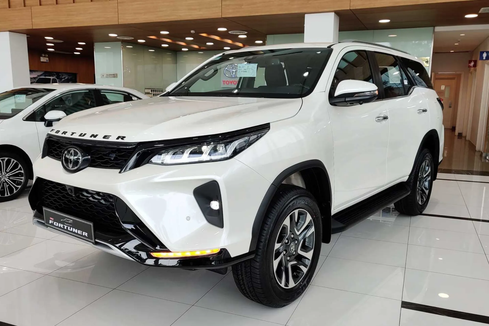 Price of Fortuner Car